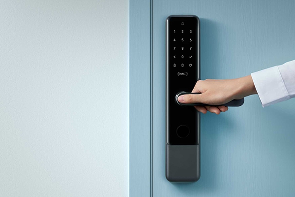 What are the application scenarios of smaller sintered ferrite magnets in smart door locks?